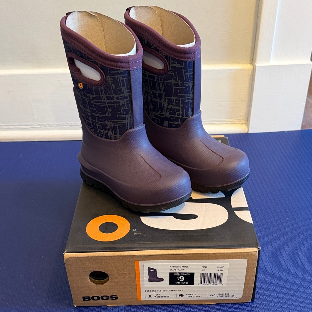 Bogs Kids Purple Pull-On Waterproof Boots- size 9